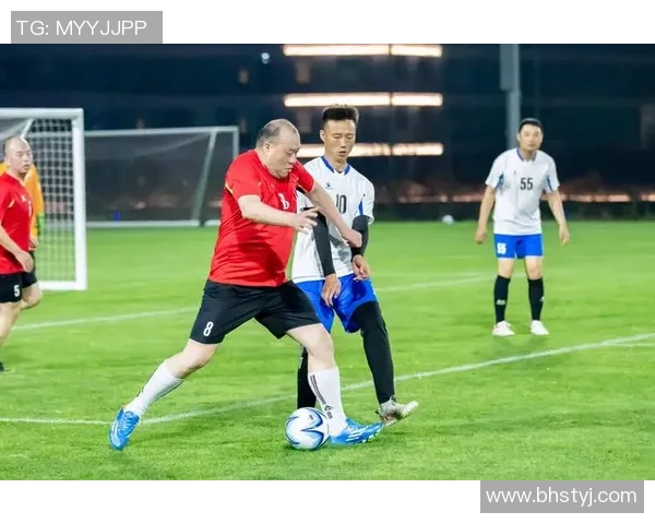 足球送戈传承精神与友谊的力量在绿茵场上绽放光彩